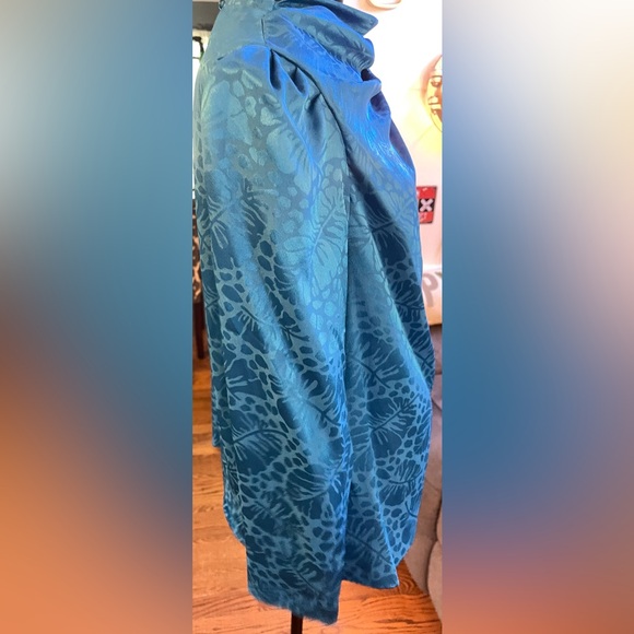 Darcy Women’s Silky Blue Blouse With Leaf Design - Picture 3 of 9